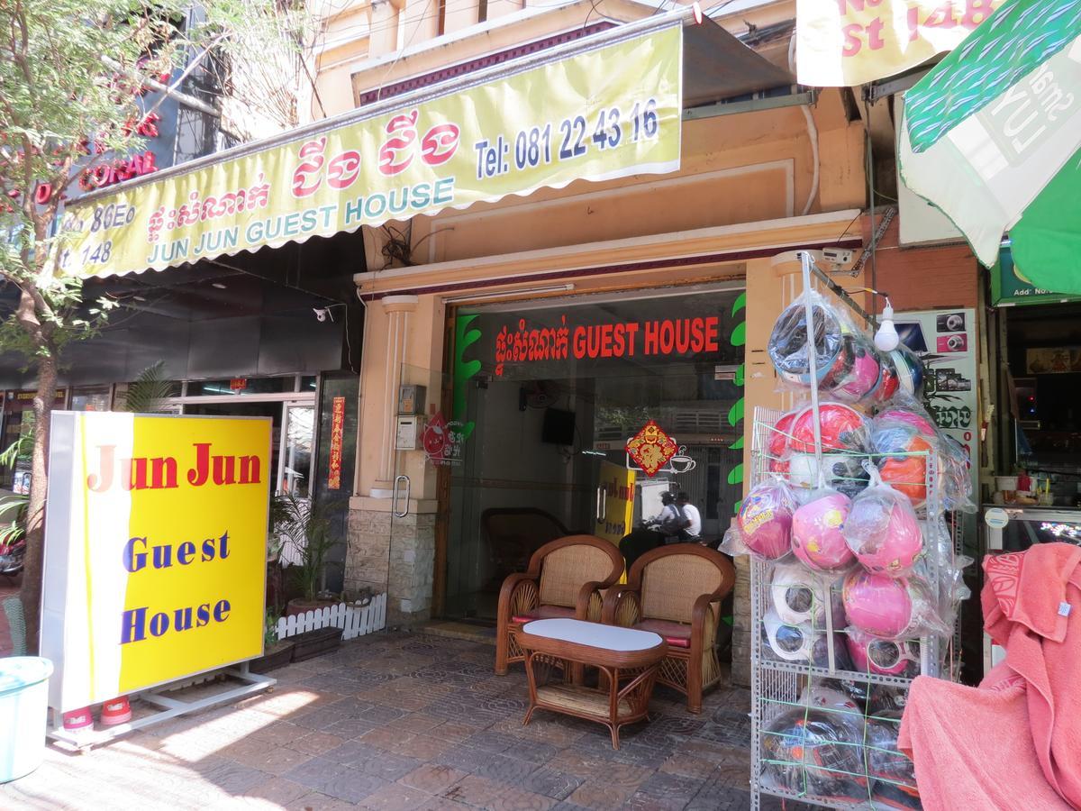 Jun Jun Guesthouse Phnom Penh Exterior photo